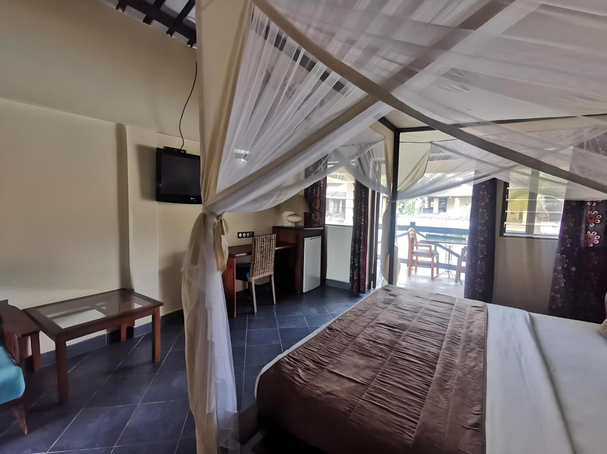 Hotel De La Palmeraie Bujumbura Exterior foto